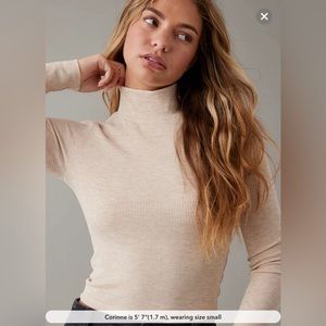 Like new AE Long-Sleeve Cropped Hey Baby Mock Neck Tee - size L